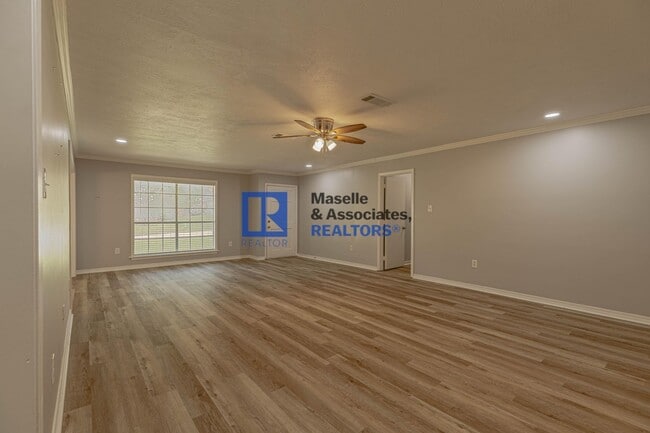 Building Photo - Charming 4-Bed, 2.5-Bath Home in the Heart...