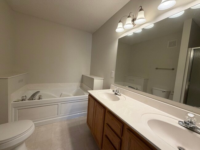 Building Photo - 17343 River Birch Ln S E