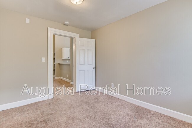 Building Photo - 515 3rd St