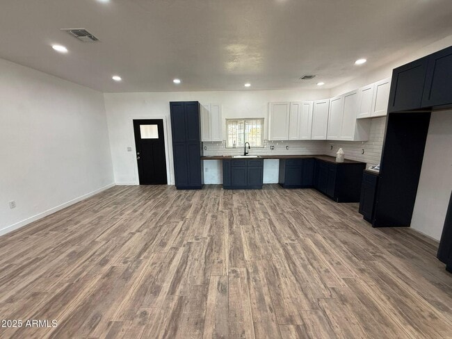 Building Photo - 1951 E 13th St