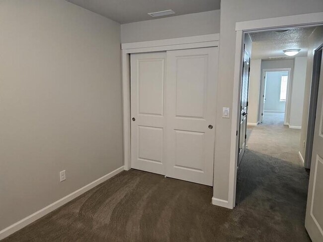 Building Photo - 5724 NE 58th Way