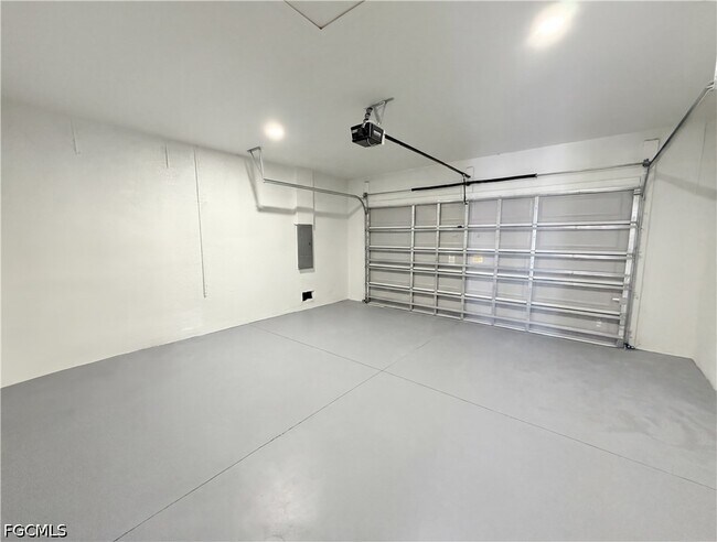 Building Photo - 2726 NW 41st Pl