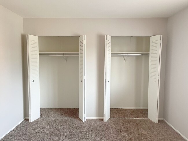 Building Photo - Modern 2-Bedroom Apartments in Crown Point, IN – Pet Friendly!