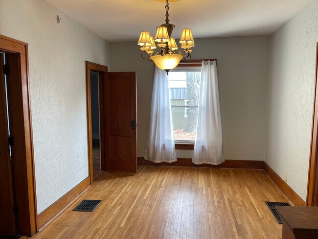 Building Photo - 10 S Preston St