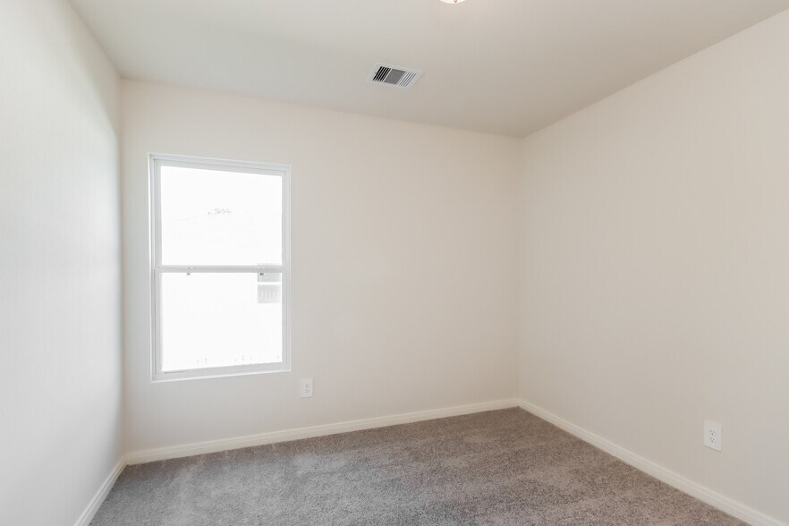 Building Photo - 266 Bluebonnet