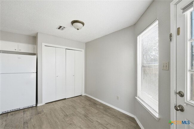 Building Photo - 409 Rawhide Loop