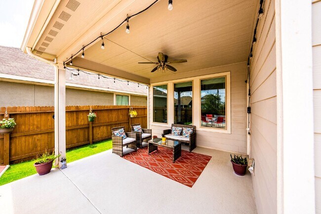 Building Photo - Rental Home w/ a POOL!!!