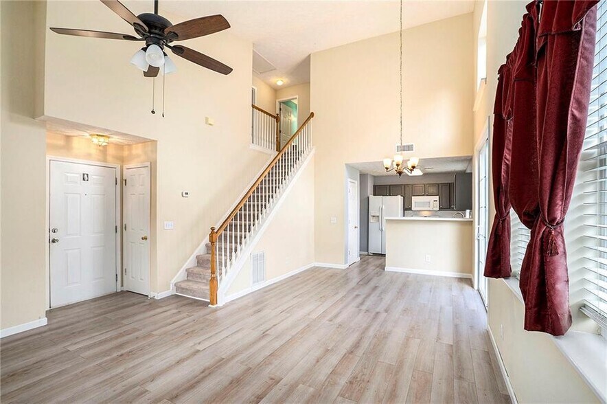 Building Photo - 139 W Oaks Pl