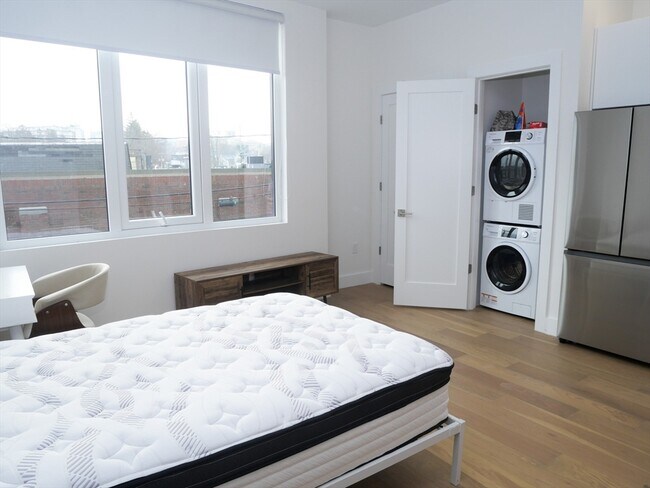 Building Photo - 38 Hichborn St