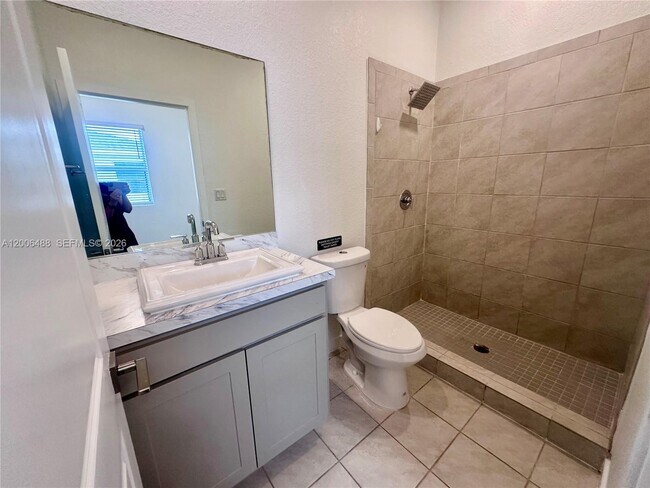 Building Photo - 540 NE 5th Ln