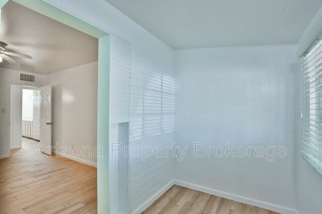 Building Photo - 103 W Hu Esta Dr