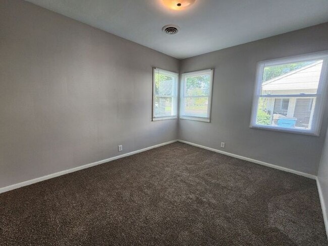 Building Photo - Charming 3 Bedroom Home in a Great Neighborhood!