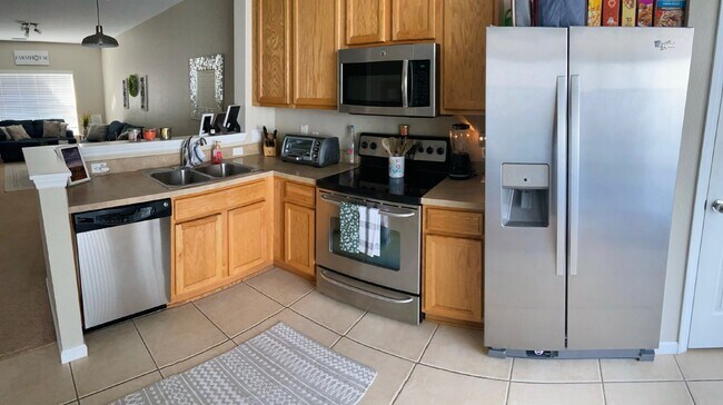 Building Photo - FREE NOVEMBER**Beautiful 2 Bd 2 1/2 bath Corner unit in Wynchase!!NO APPLICATION FEES