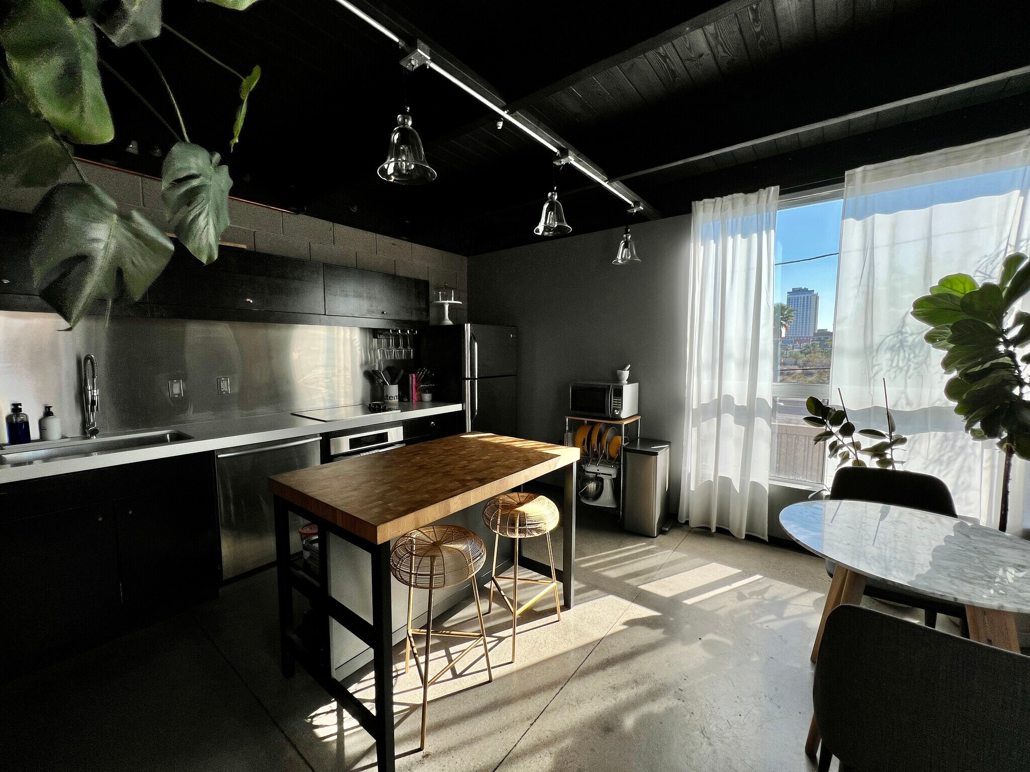 Kitchen - 525 E Willetta St