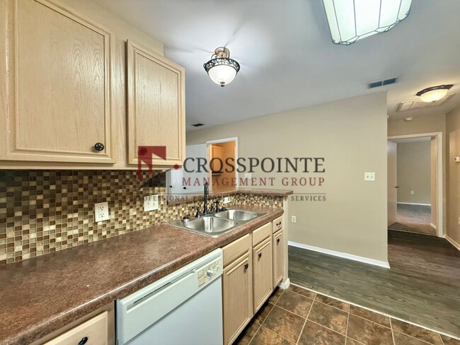 Building Photo - 211 Willowbrook Ln