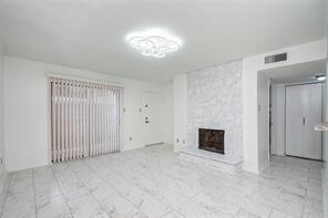 Building Photo - 17331 Red Oak Dr