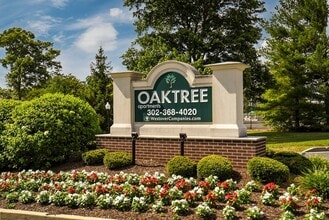 Building Photo - OakTree Apartments