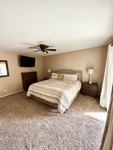 Master bedroom - 1247 W Devonshire St