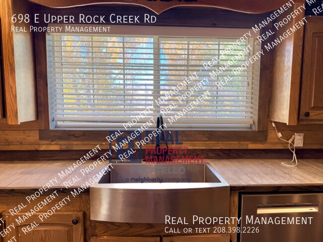 Building Photo - 698 E Upper Rock Creek Rd