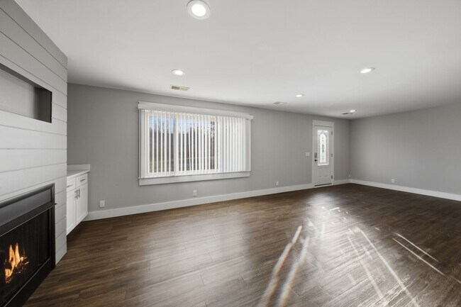 Building Photo - 3310 Plateau Pl