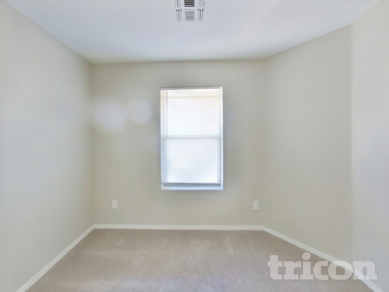 Building Photo - 8123 W Hammond Ln