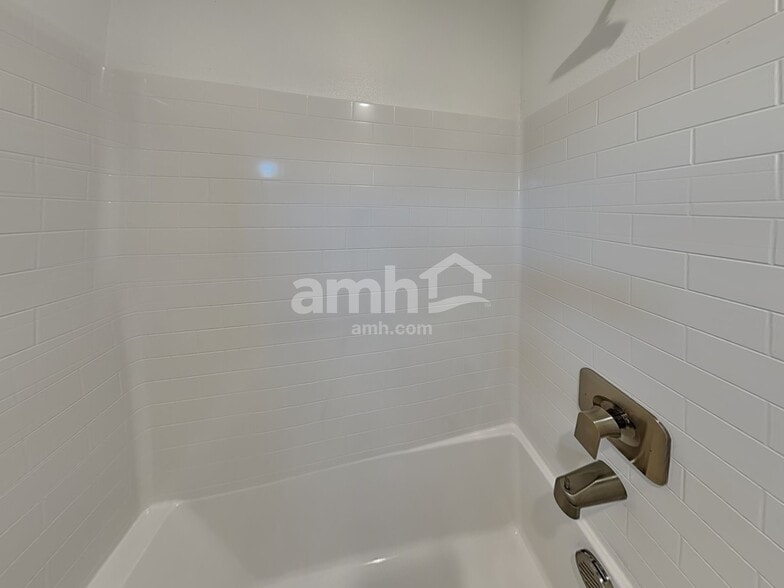 Building Photo - 644 N Water St