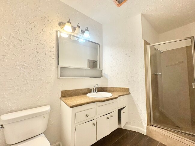 Building Photo - 11604 Sylvan St