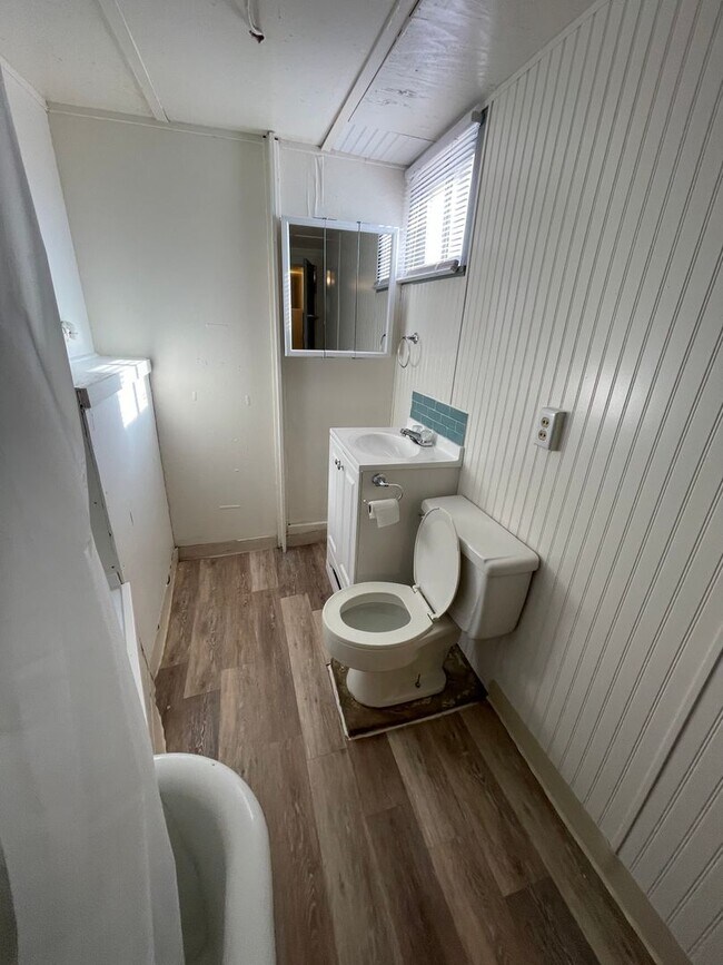 Building Photo - EHN720