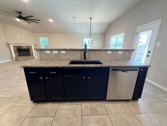 Building Photo - 821 Kendra Dr