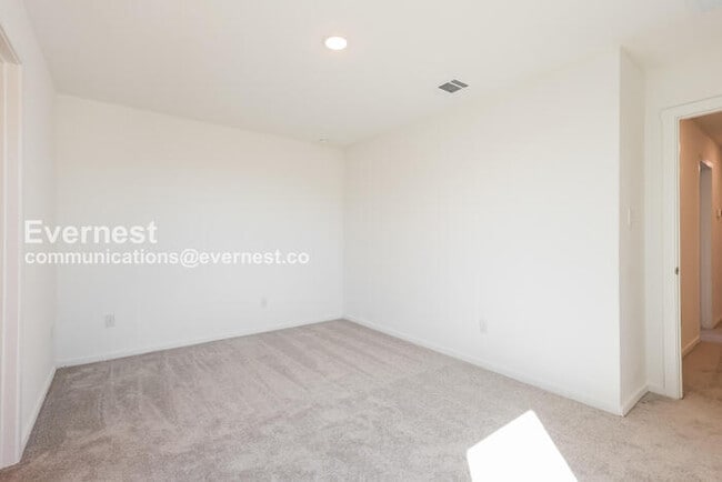 Building Photo - Promo: $500 off of 1st months rent. 3 Bed/2.5 Bath Home with Garage / Pet-Friendly / Brand New! /...