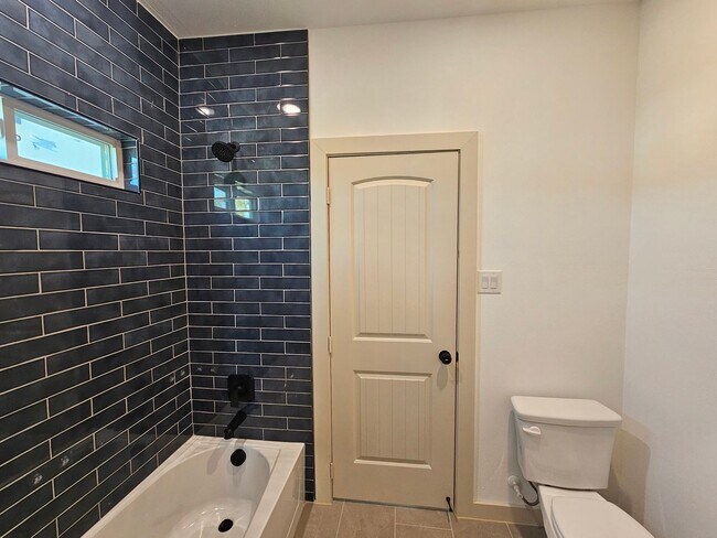 Building Photo - BRAND NEW BUILD!!