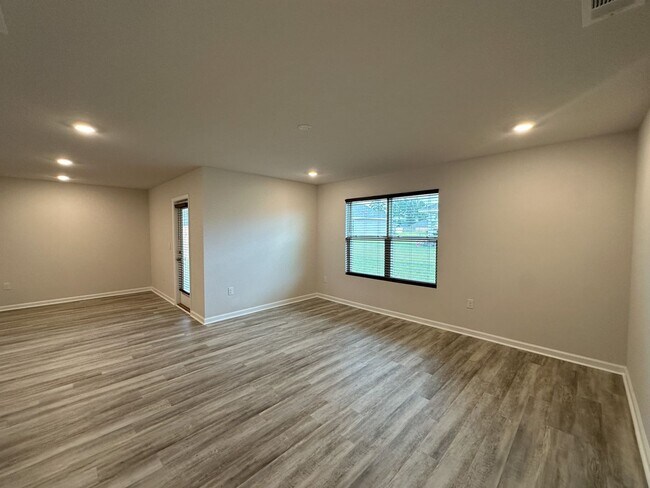 Building Photo - 4 bedroom 2 bath home in the Woodlands Subdivision in Milton, FL!