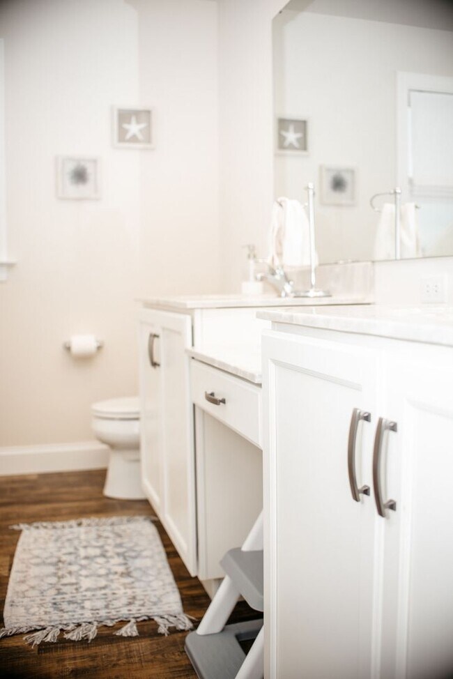 Building Photo - 220 Callie Dr