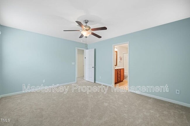 Building Photo - 120 Holly Berry Ln