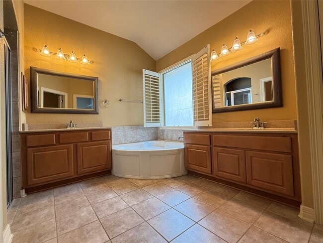 Building Photo - 1135 Via Belcanto
