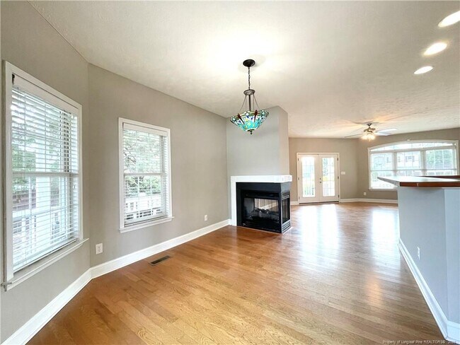 Building Photo - 108 Canyon Ct
