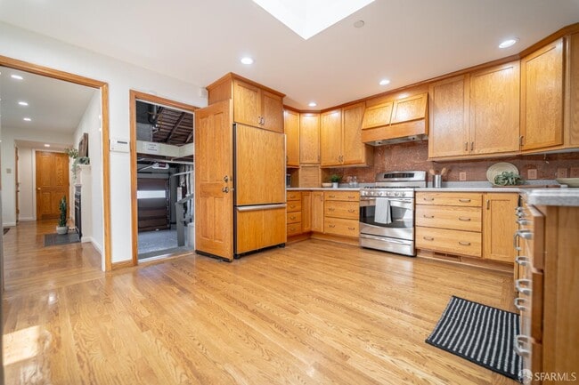 Building Photo - 2514 Alameda de las Pulgas