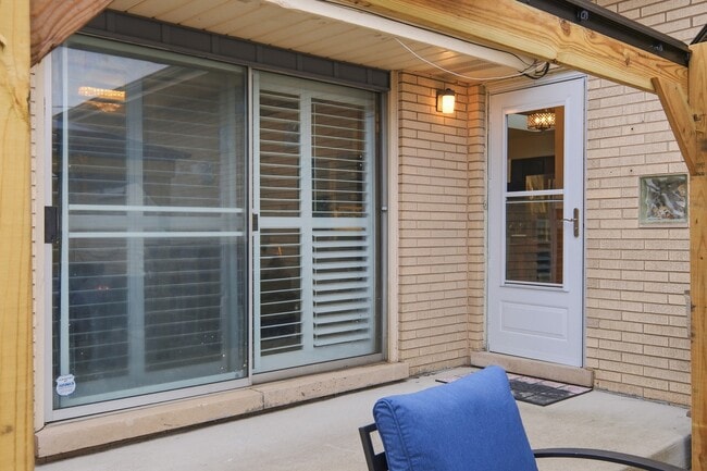 Building Photo - 9728 S Tripp Ave