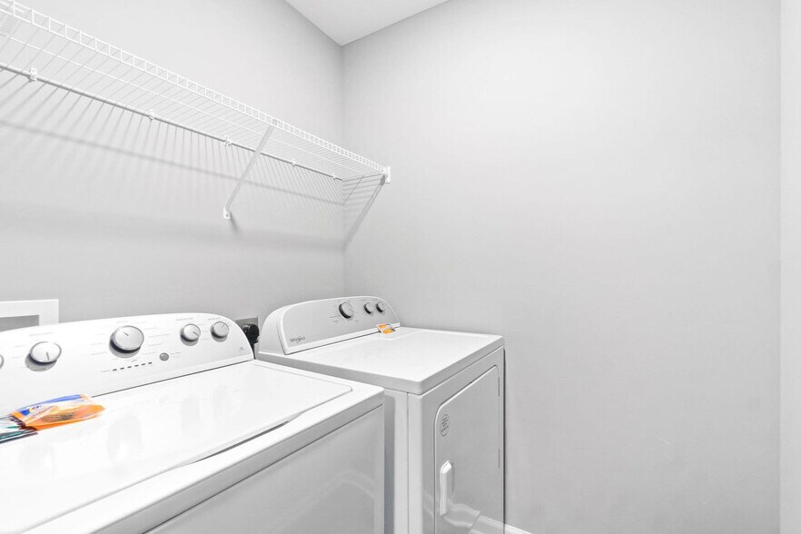 Building Photo - 865 Central Ave