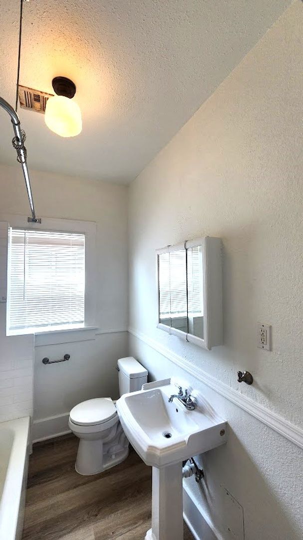 Building Photo - 2 BED 1 BATH CENTRAL PARK ADDITION NEAR PA...