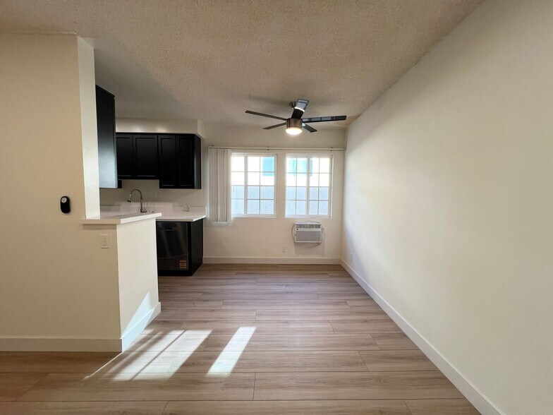 Building Photo - 12737 Matteson Ave