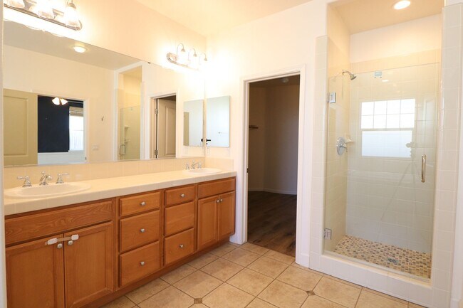 Building Photo - 5279 Sycamore Creek Ct