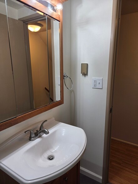 Large mirrored medicine cabinet with light bar. - 102 Stonecrest