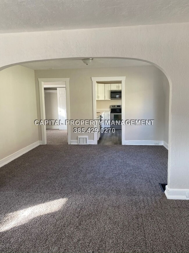 Building Photo - Recently Remodeled 2 Bedroom Home