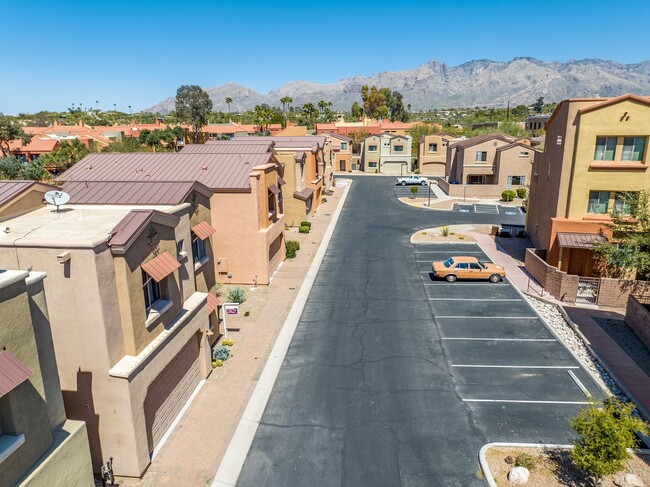 Building Photo - Golden Ridge at RiverWalk