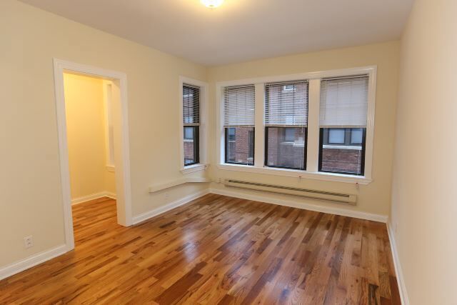 Building Photo - 4329 N Wolcott Ave