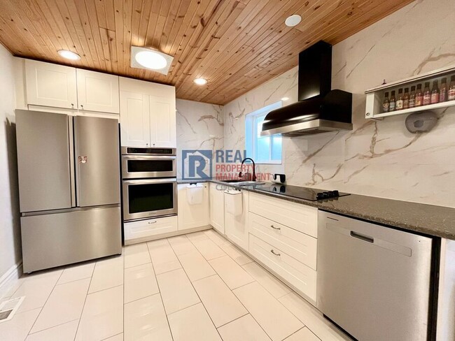 Building Photo - 1529 Sable Blvd