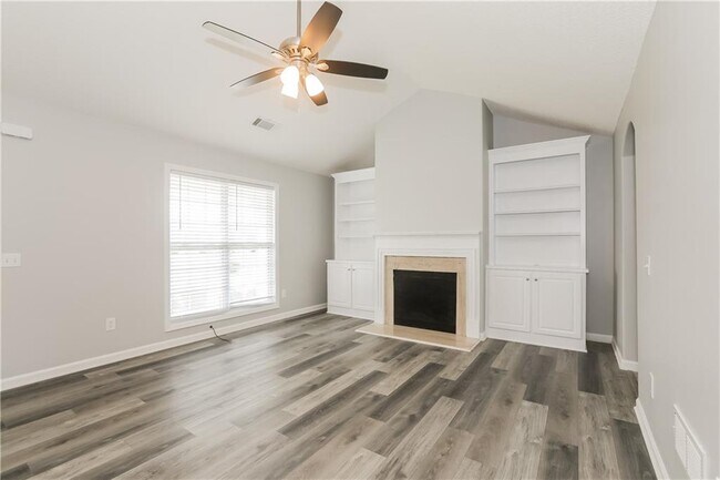 Building Photo - 1303 Princess Dr