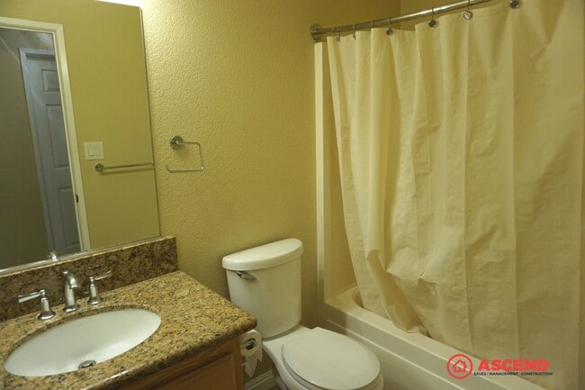 Building Photo - 3 Bedroom Home Near White Ln. & Gosford!