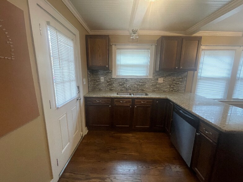 Building Photo - 1811 Dimple Ct